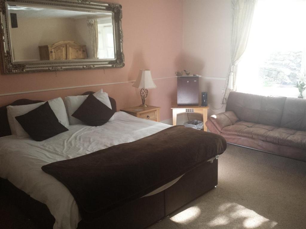 The Gun Lodge Inverness Room photo